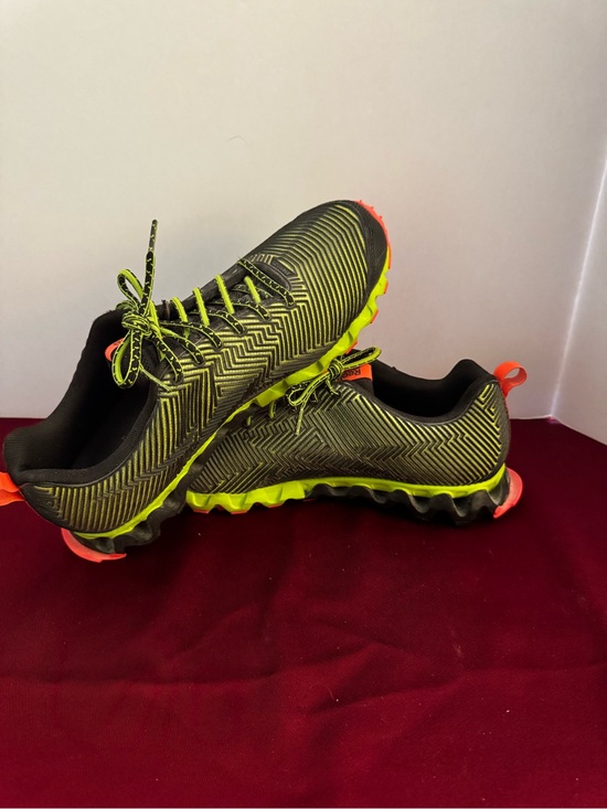 Reebok Other - Reebok Zigmaze Lime Running Sneaker Men 9 Athletic Marathon Neon Zigtech EUC